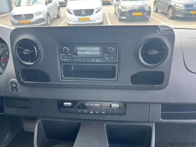 Resväska Mercedes-Benz Sprinter 515 1.9 CDI / Box 4.4 mtr / Laadklep /...