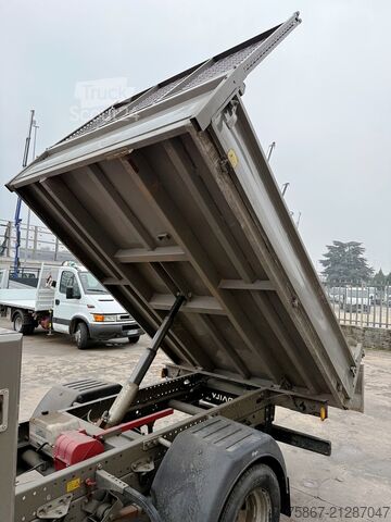 Camión volquete Iveco DAILY 35C12