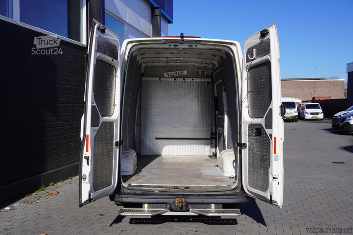 Furgone Volkswagen Crafter 2.0 TDI 140PK L3H3 EURO 6 - Airco - Nav...
