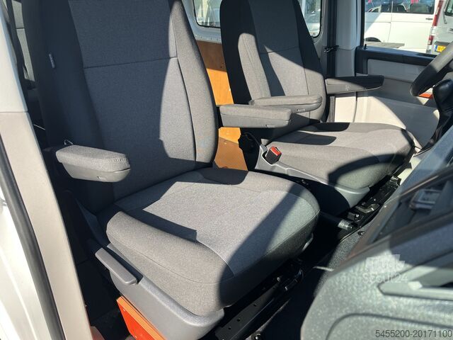 Пътнически автобус VW Transporter Kombi 2.0 TDI DSG Automaat L1H1 Tre...