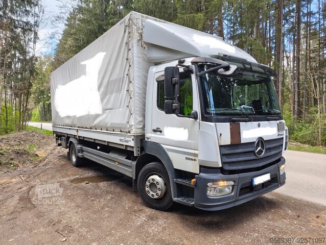 Valníkový nákladní automobil s plachtou Mercedes-Benz Atego 1224