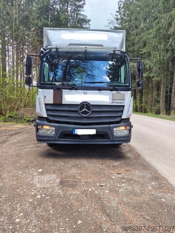 Valníkový nákladní automobil s plachtou Mercedes-Benz Atego 1224