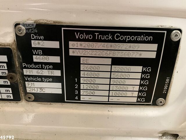 Vrachtwagen met kraan Volvo FMX 410 6x2 Palfinger 34 Tonmeter laadkraan + F...