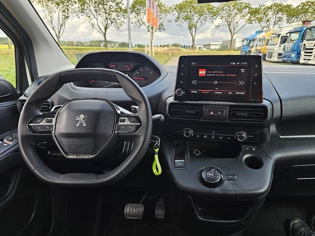 Yüksek tavanlı istasyon vagonu PEUGEOT PARTNER 1.5
