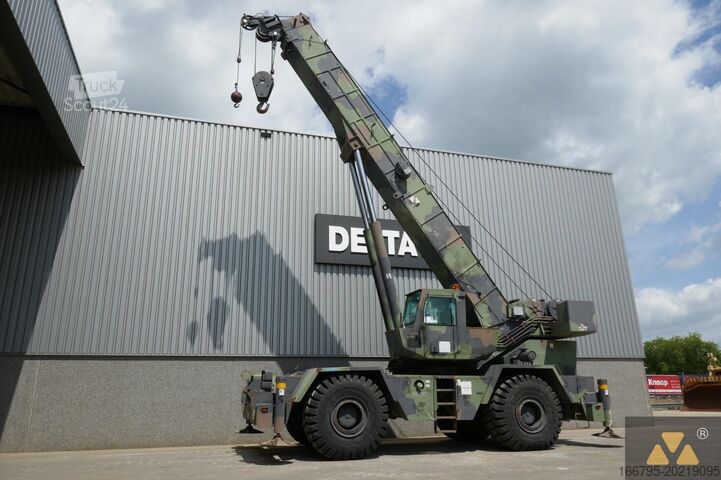 Kran för terrängkörning Grove RT875 Ex-army