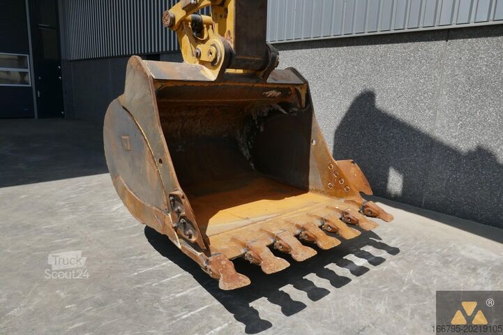 Excavadora sobre orugas Caterpillar 349FL