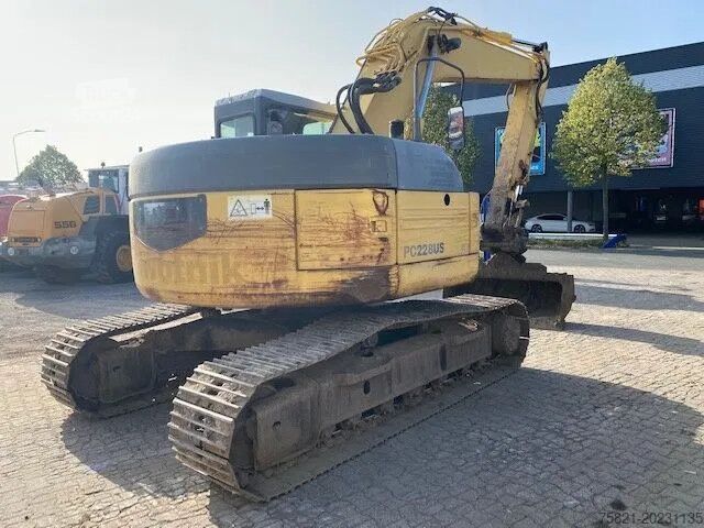 Raupenbagger Komatsu PC 228 US-3 (binnendraaier / city krane)