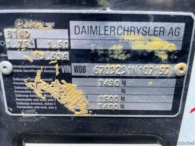 Transporter mit Pritsche & Plane Mercedes-Benz 814 D Vario mit LBW 4x2