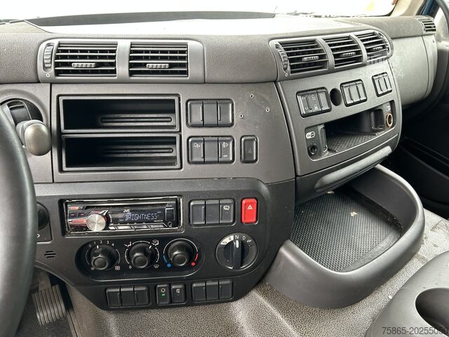 Mala DAF CF 250 FA / 798 dkm / Box Truck / Loadlift 2000...