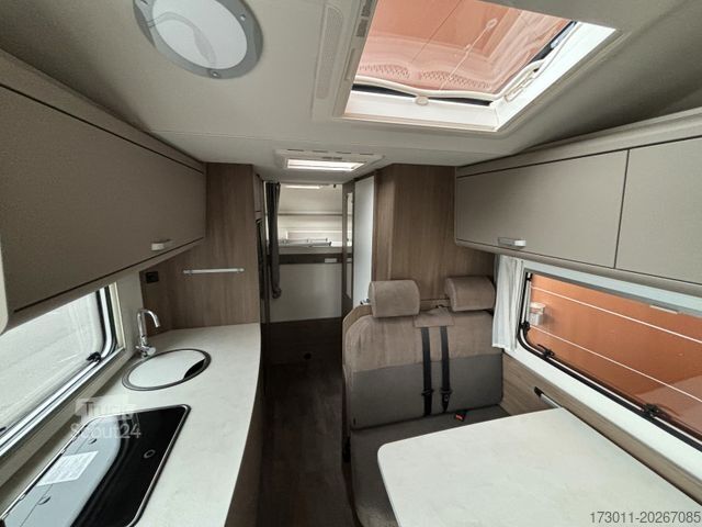 Camper mansardato CARADO A361 Pro 140PS 6. Sitze Markise Navi