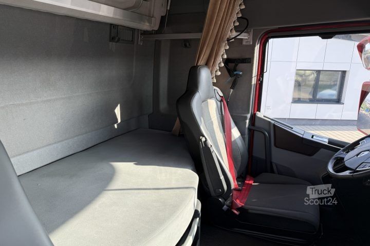 Skříňový nákladní automobil Renault Gamma T460 Koffer/HB / Swiss-Vehicle