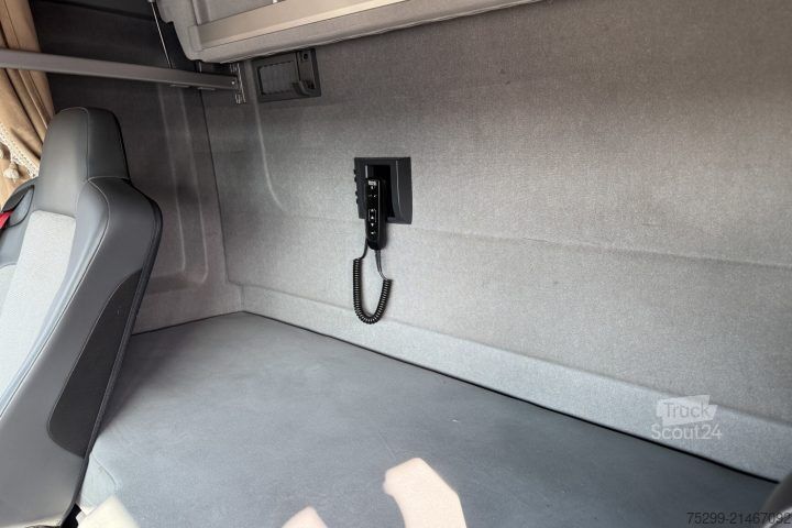 Skříňový nákladní automobil Renault Gamma T460 Koffer/HB / Swiss-Vehicle