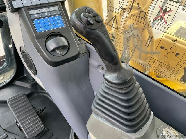 Lánctalpas kotrógép Komatsu PC240NLC-10