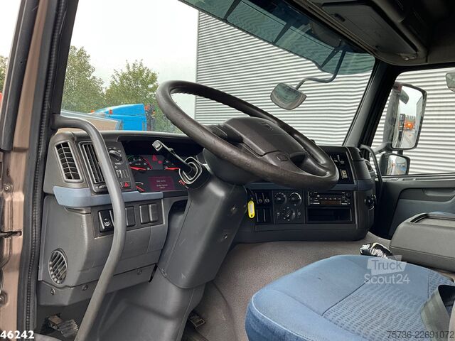 Vrachtwagen met kraan Volvo FM 9.340 Hiab 16 Tonmeter laadkraan