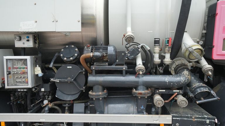Zuigvoertuig Mercedes-Benz AXOR 2728 6x2 vacuum suck and pressure tank 206...