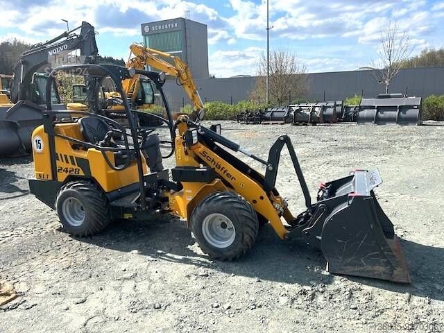 Lader Schäffer 2428 SLT