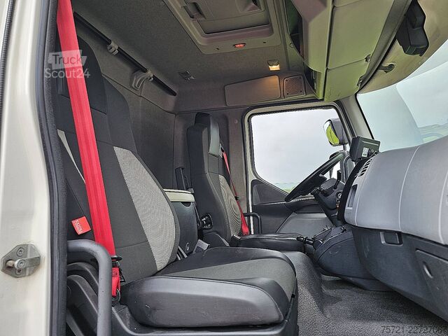 Gesloten bak RENAULT D 210 11.9T LIFT SIDE DOOR