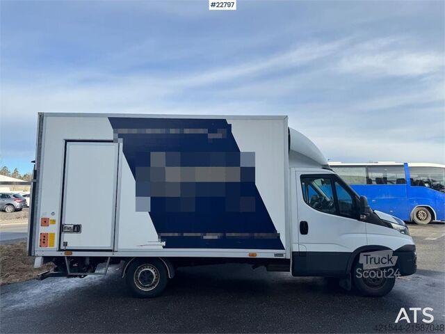 Kovček Iveco 35S16 Box truck w/ side door and lift