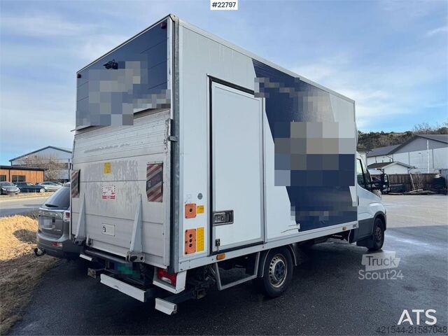 Kovček Iveco 35S16 Box truck w/ side door and lift