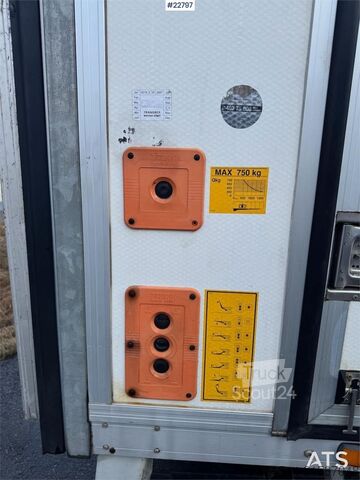 Kovček Iveco 35S16 Box truck w/ side door and lift