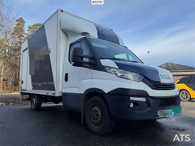 Kovček Iveco 35S16 Box truck w/ side door and lift