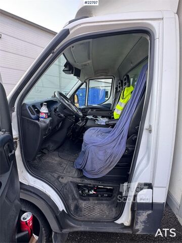 Kovček Iveco 35S16 Box truck w/ side door and lift