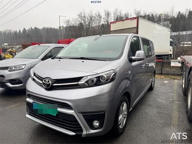 Karavan z visoko streho Toyota Proace Van – 2 Sets of Tires