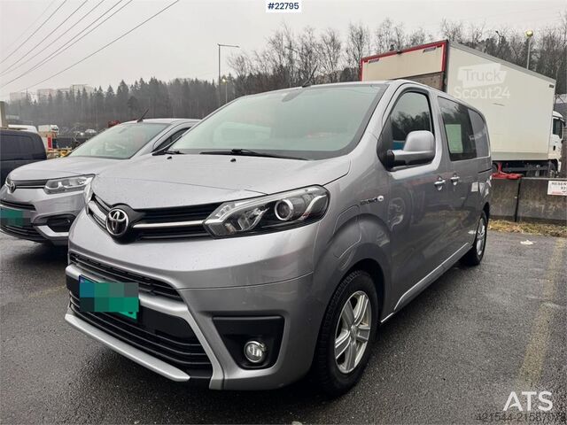 Karavan z visoko streho Toyota Proace Van – 2 Sets of Tires