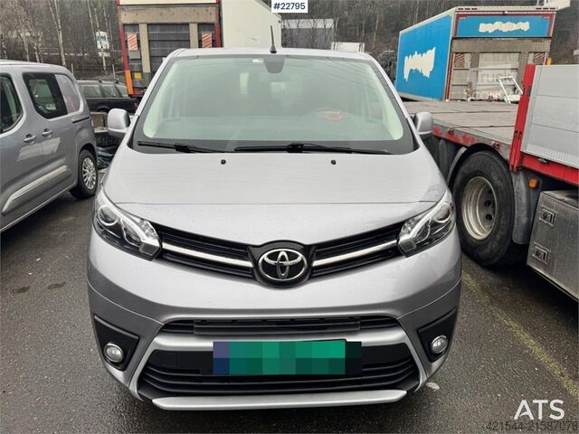 Karavan z visoko streho Toyota Proace Van – 2 Sets of Tires