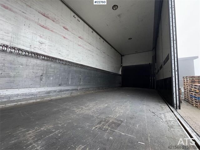 Kovček Ekeri box semi-trailer with full side opening and tail l