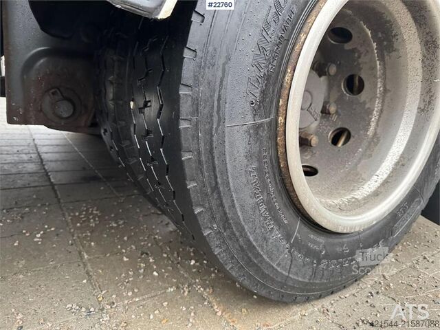 Kovček Ekeri box semi-trailer with full side opening and tail l