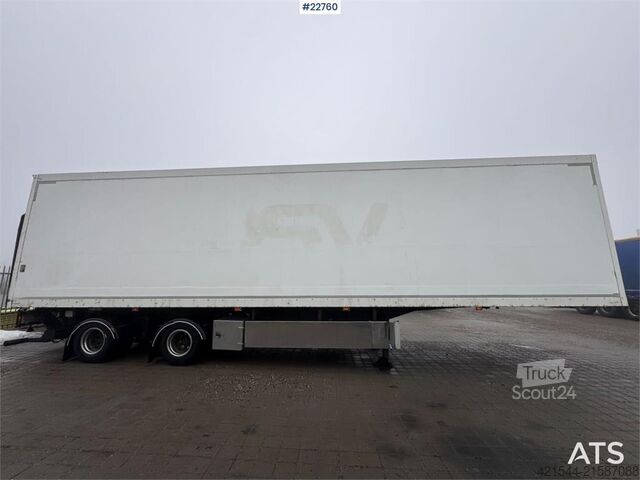 Kovček Ekeri box semi-trailer with full side opening and tail l
