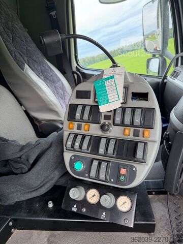 Varredora de rua VOLVO FM 9 4X2 KEHRMASCHINE