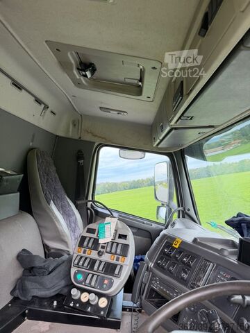 Varredora de rua VOLVO FM 9 4X2 KEHRMASCHINE