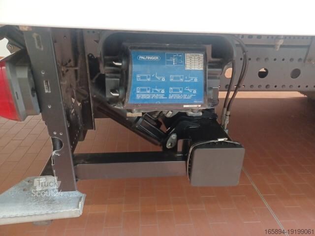 Dėžinis sunkvežimis Mercedes-Benz Atego 1318 L