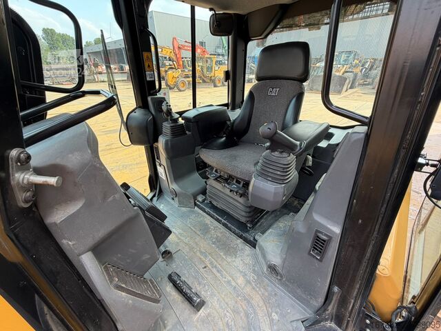Nivelleringsmaskin Caterpillar D4 LGP 15A (D6K / D6K2)