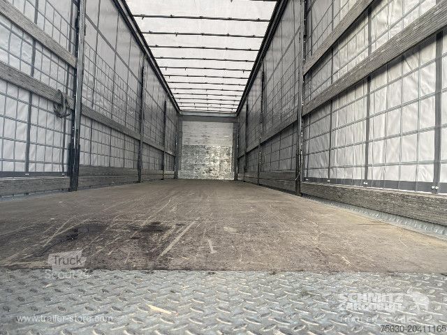 Öppen semitrailer med kapell Schmitz Cargobull Semitrailer Curtainsider Standard Hayon