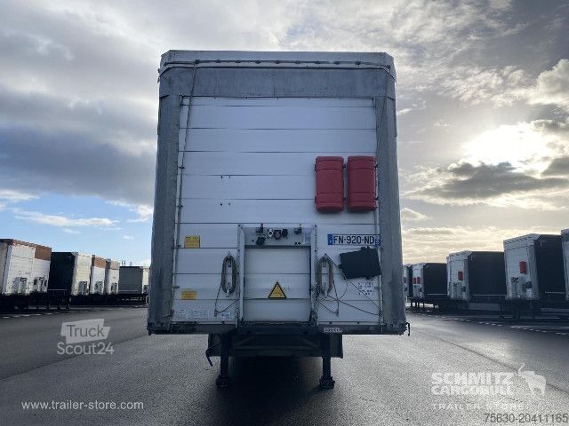 Öppen semitrailer med kapell Schmitz Cargobull Semitrailer Curtainsider Standard Hayon
