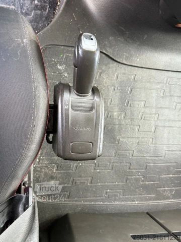 Standard tractor unit VOLVO FH 13.500 4X2 Spring/Air Globetrotter XL Full sp