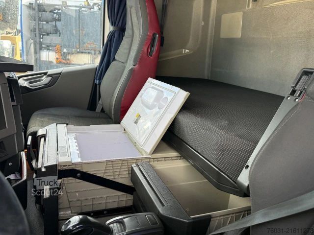 Standard tractor unit VOLVO FH 13.500 4X2 Spring/Air Globetrotter XL Full sp