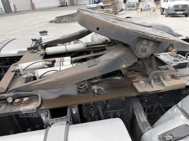 Tracteur standard MAN TGX 18 LLS-U