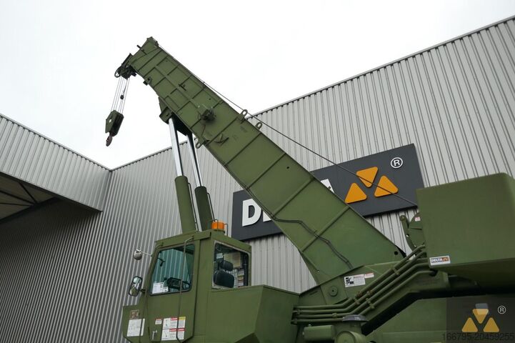 Grua para terrenos acidentados Grove RT875 Ex-army