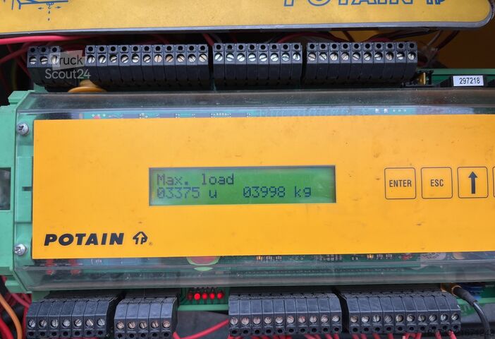 Mobiele zelfopbouwende torenkraan Potain IGO32 Tri/A Mobile self-erecting tower c