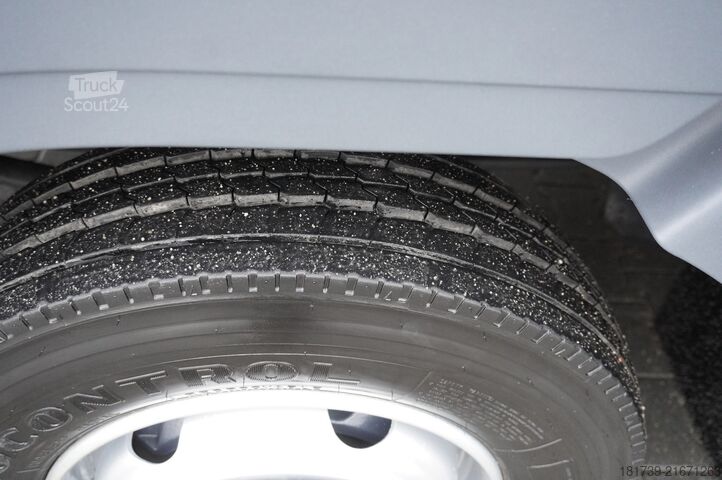 Fordonsbärare lastbil med kran Mercedes-Benz Atego 818 / New Galvanized