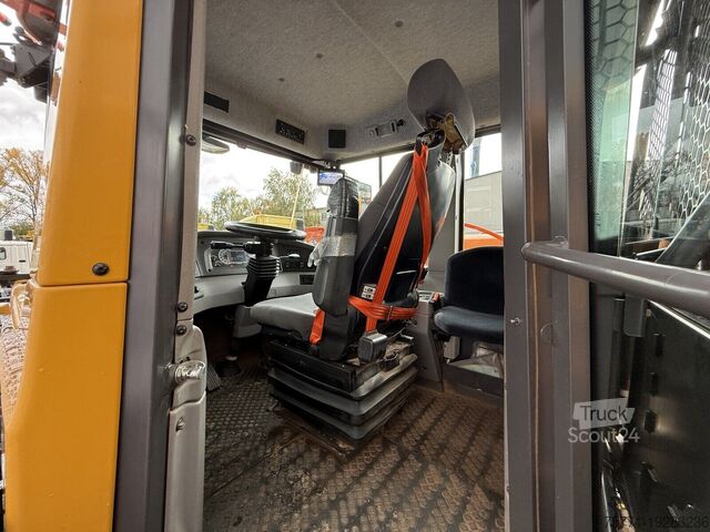 Pašizgāzējs Volvo A25G 6x6 WOZIDŁO