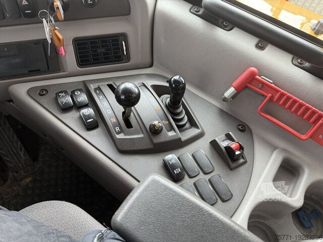 Pašizgāzējs Volvo A25G 6x6 WOZIDŁO