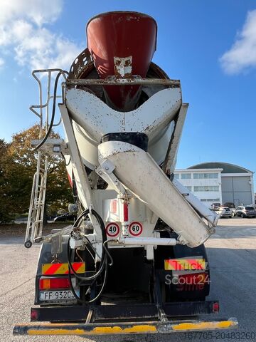 Concrete mixer truck Iveco Trakker 450