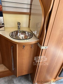 Półzintegrowany kamper Rapido 6F 640 B (UK-Zulassung)