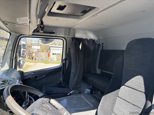 Sunkvežimis su furgono kėbulu, hidrauliniu liftu, stumdomu stogu, kondicionieriumi Mercedes-Benz ATEGO 821 L, FFH