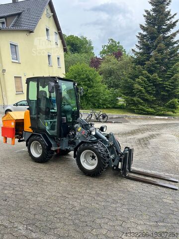 Kolesový nakladač Giant D263 SW X-TRA